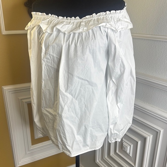 Hill House Home
Lena Top White Off-Shoulder Blouse - Picture 4 of 9